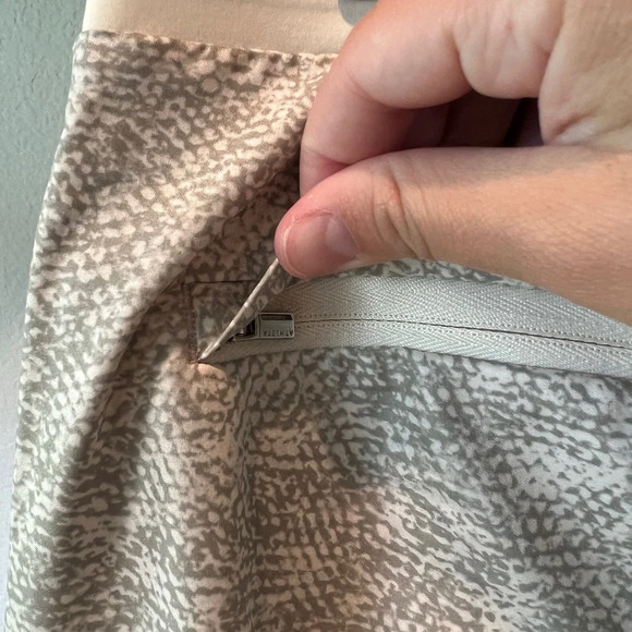 Athleta women’s printed venture pant size 6 - Picture 7 of 12